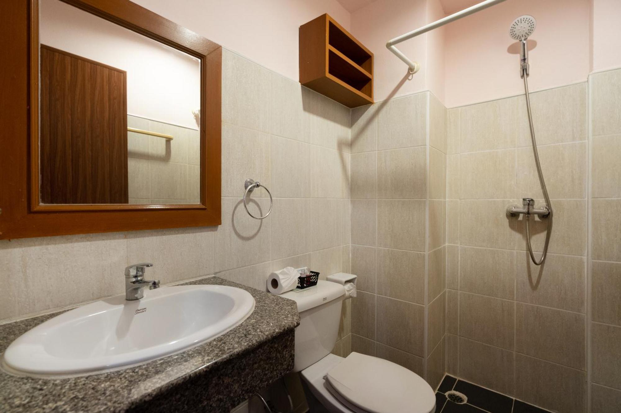 Patong Central Residence & Apartment Buitenkant foto