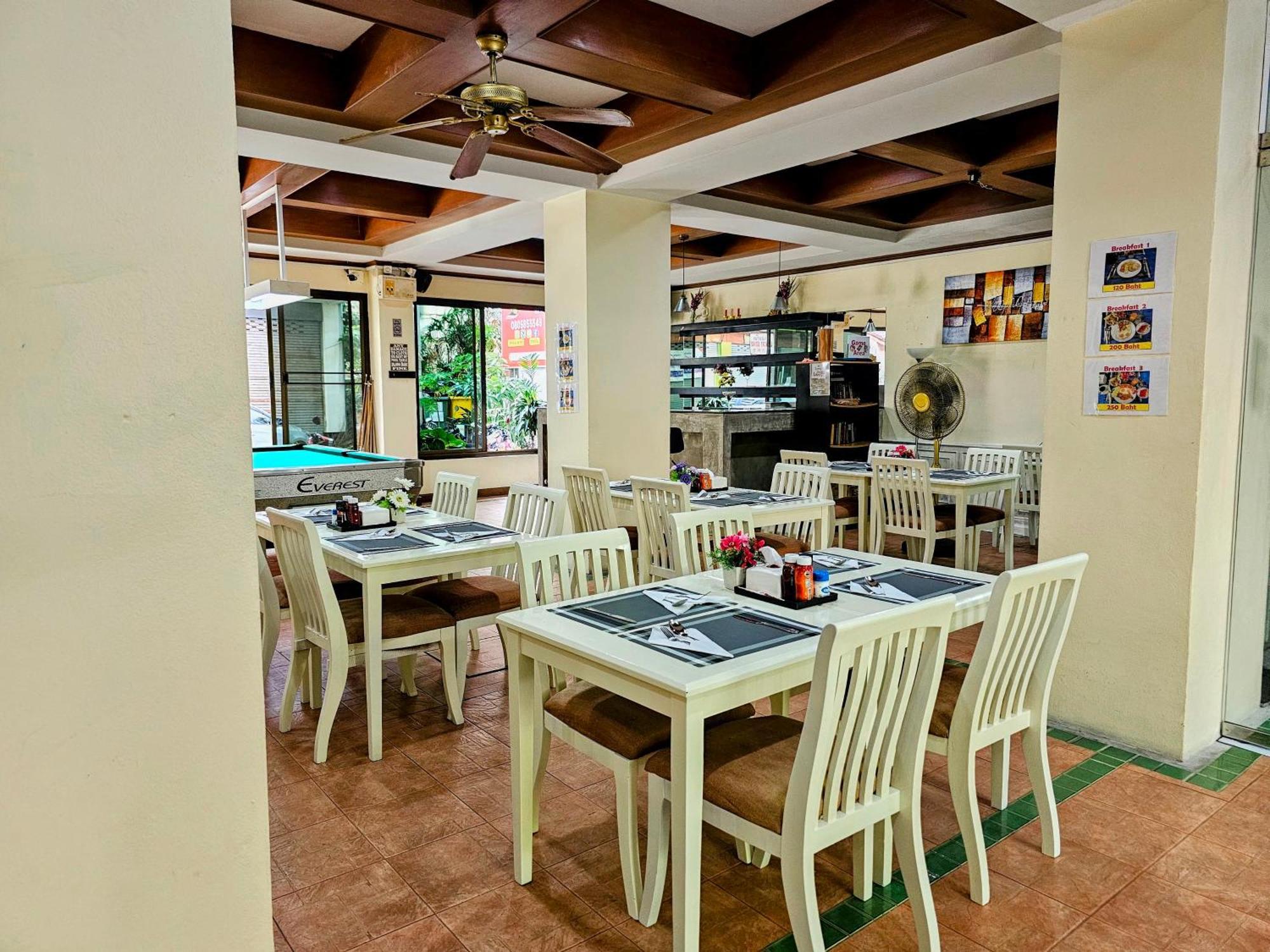 Patong Central Residence & Apartment Buitenkant foto