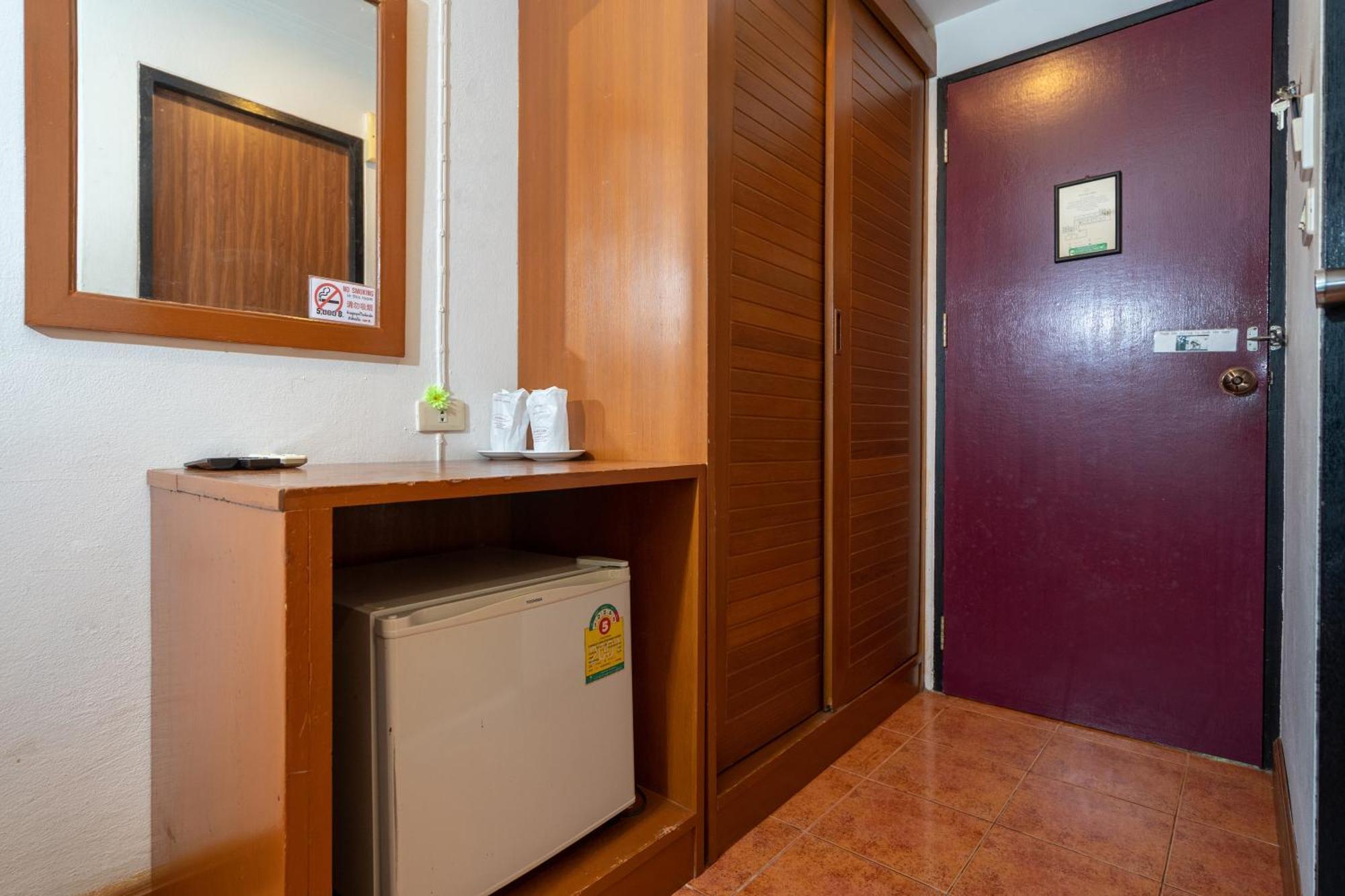 Patong Central Residence & Apartment Kamer foto