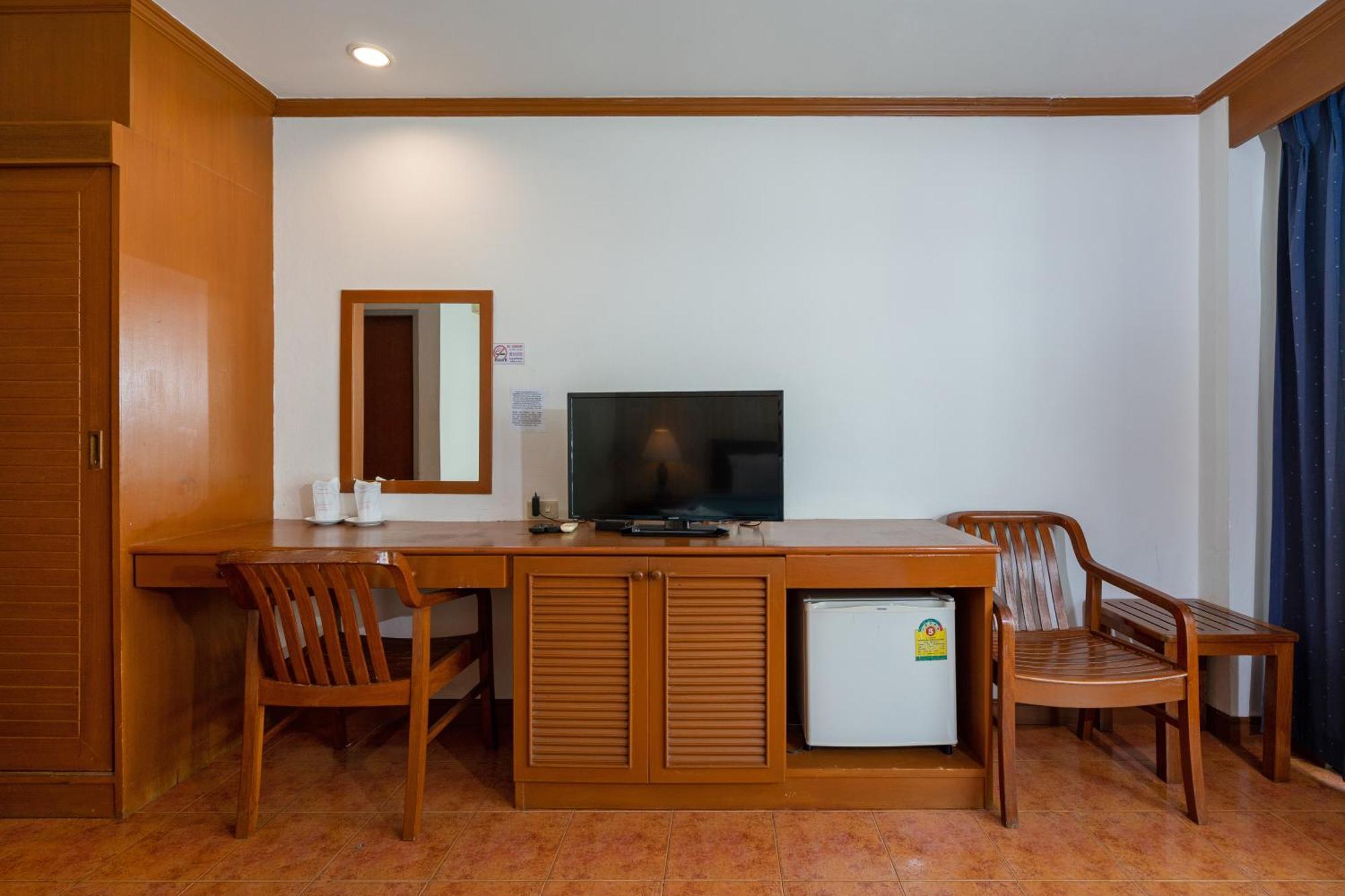 Patong Central Residence & Apartment Kamer foto