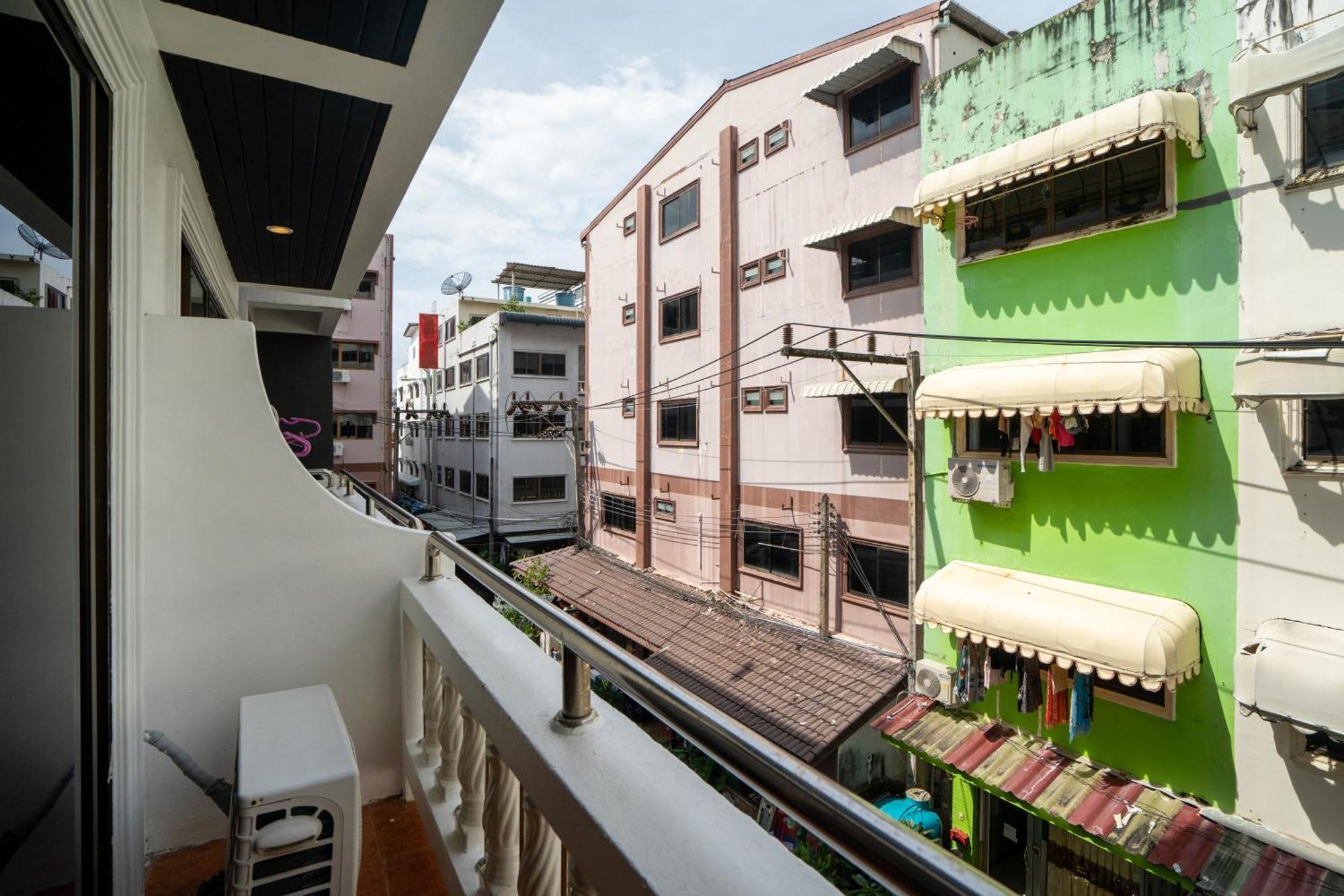 Patong Central Residence & Apartment Kamer foto