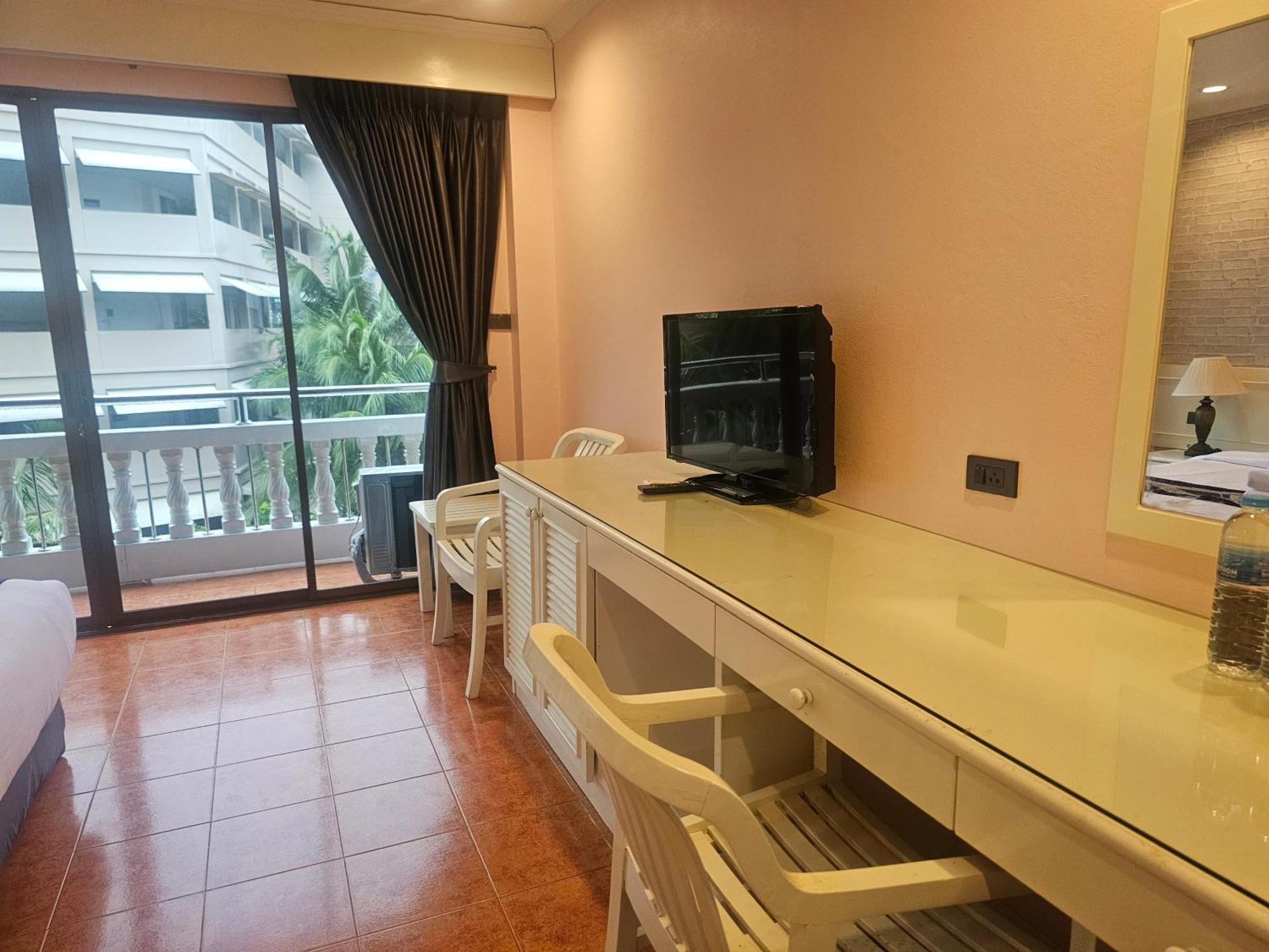 Patong Central Residence & Apartment Buitenkant foto