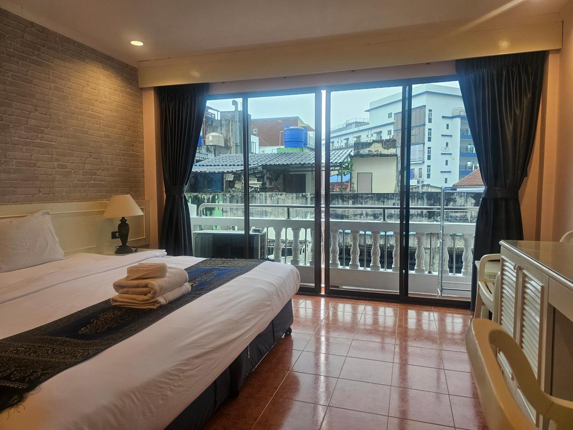 Patong Central Residence & Apartment Kamer foto