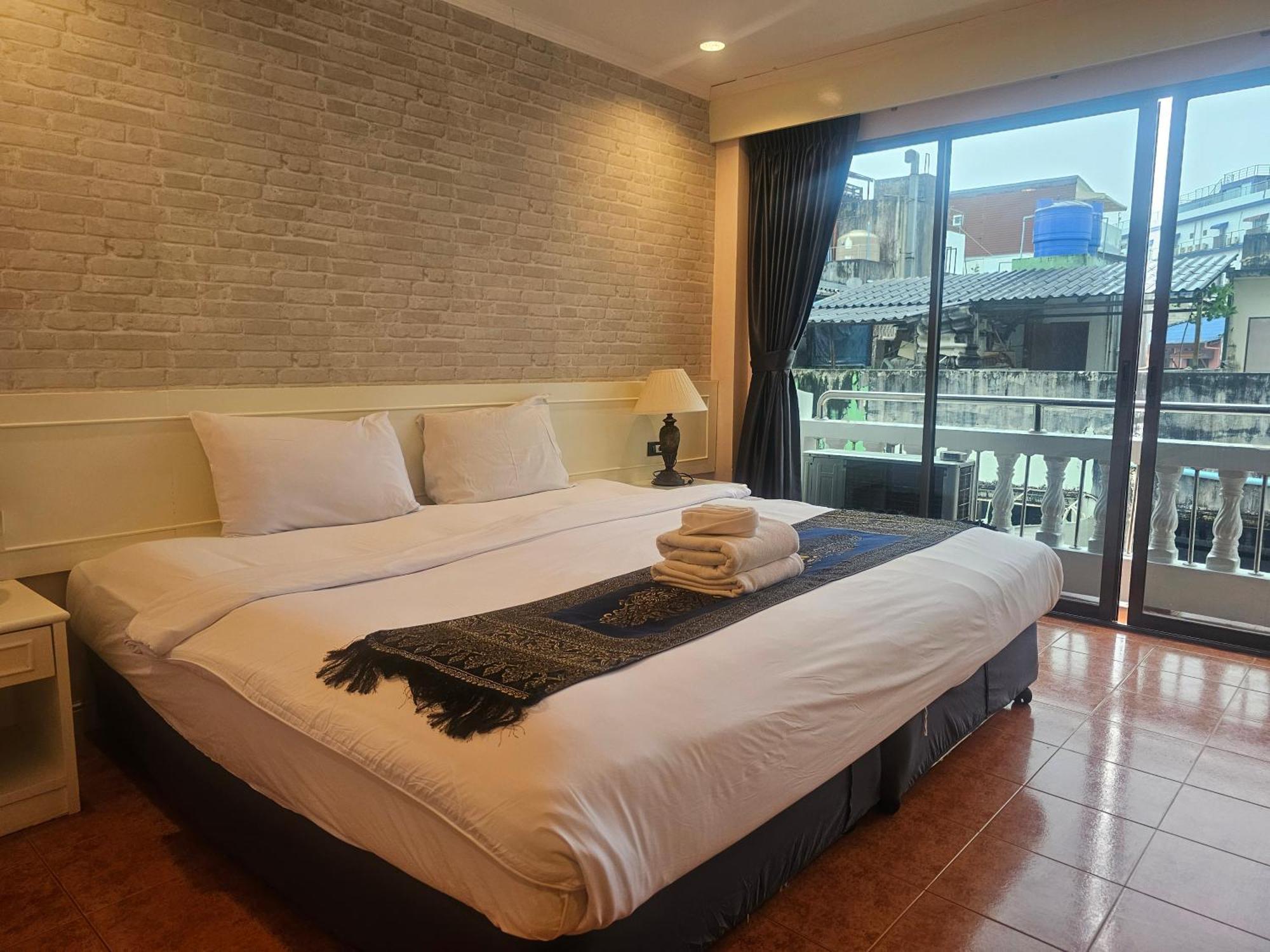 Patong Central Residence & Apartment Kamer foto