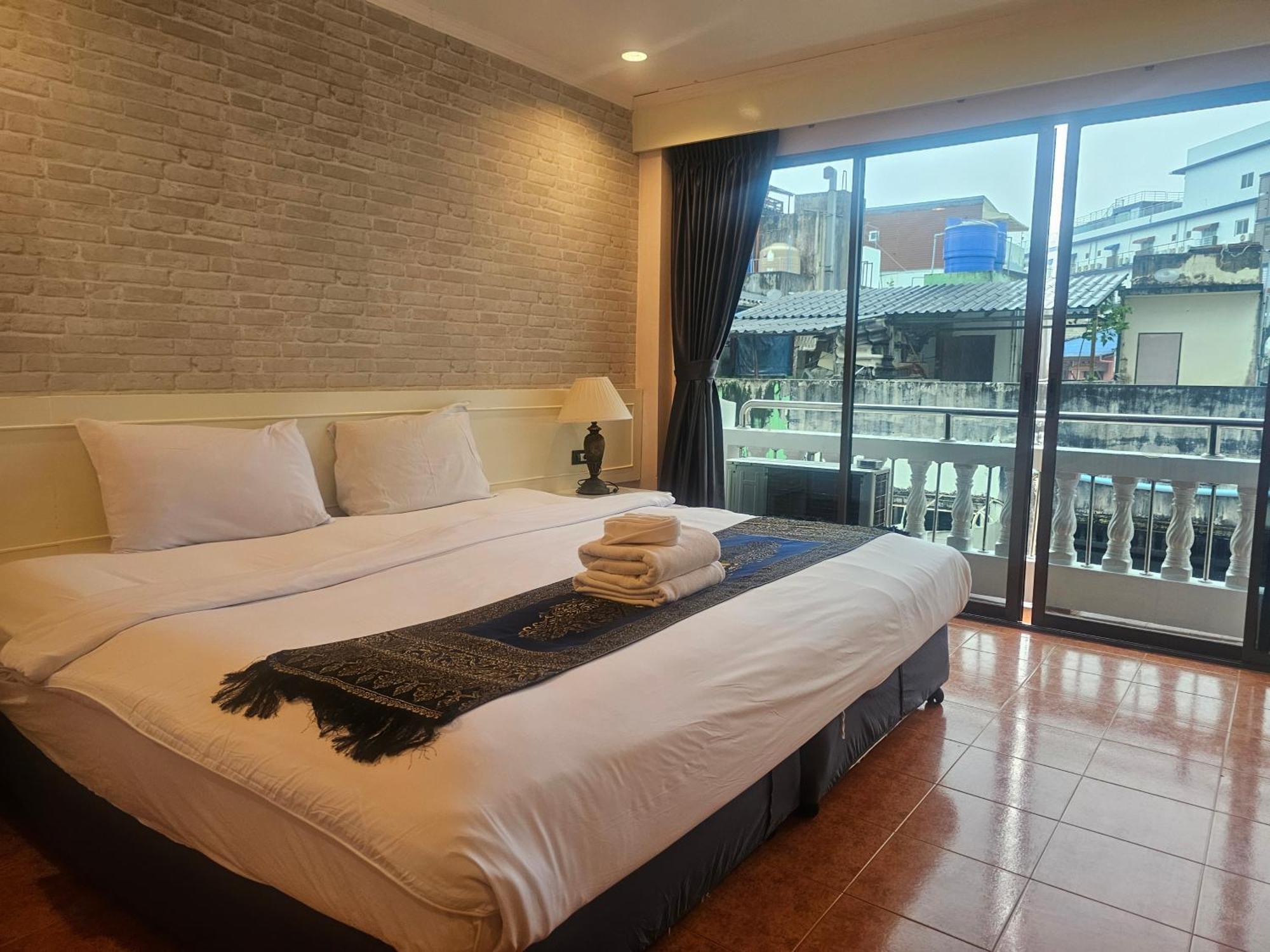 Patong Central Residence & Apartment Buitenkant foto