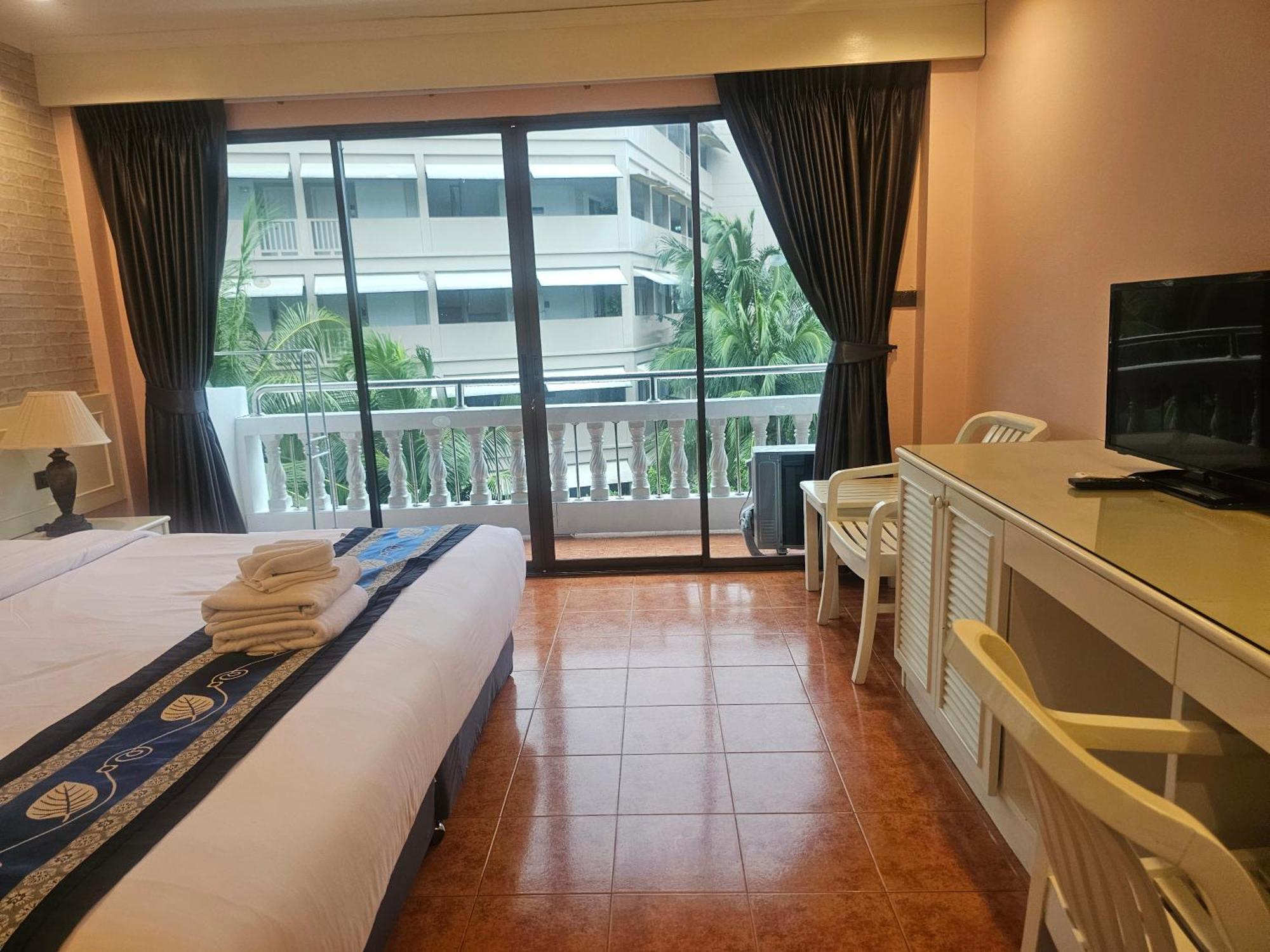 Patong Central Residence & Apartment Buitenkant foto