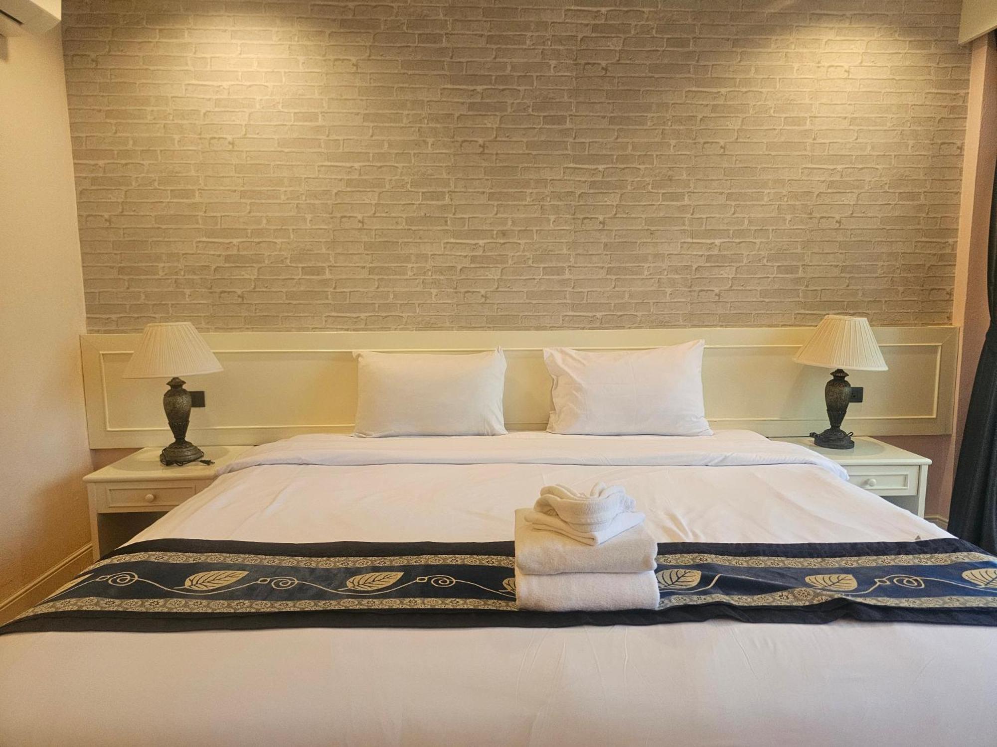 Patong Central Residence & Apartment Buitenkant foto